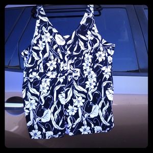 26/28 Venezia sleeveless black/white top